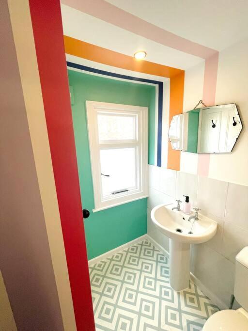 Colourful Apartment In Margate KENT Eksteriør billede