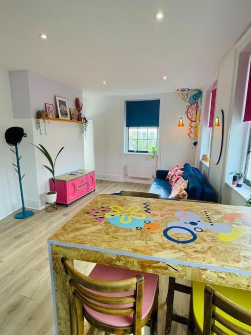 Colourful Apartment In Margate KENT Eksteriør billede